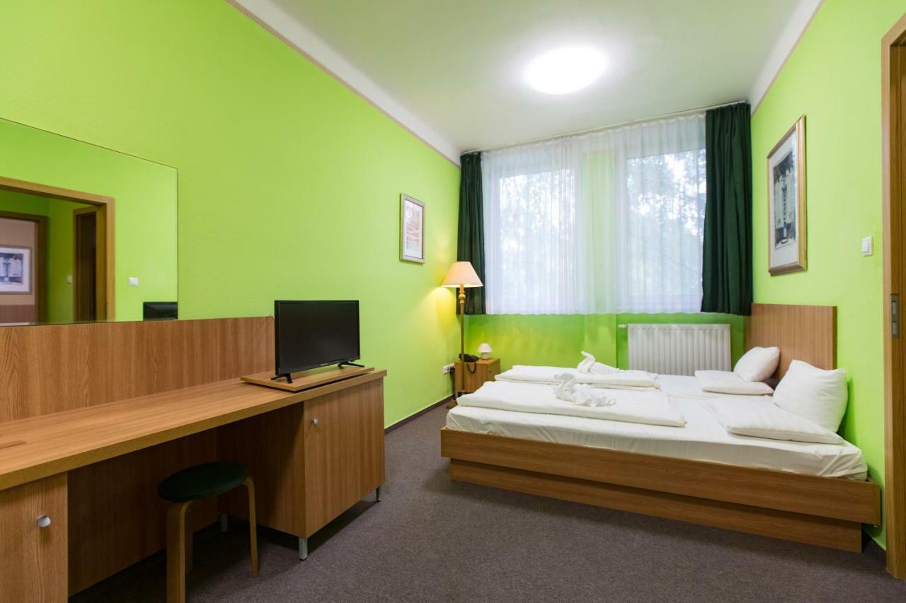 Alfoeld Gyoengye Hotel Орошхаза Экстерьер фото